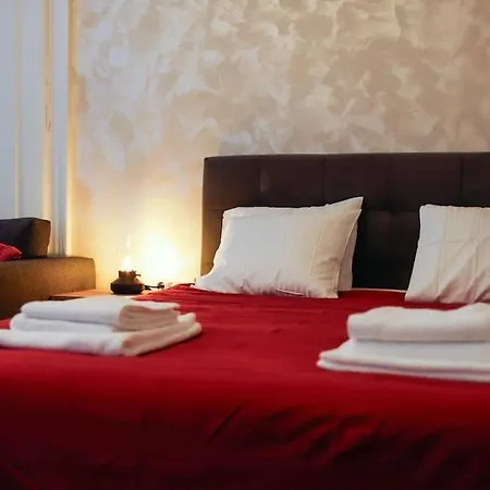 Marina's Shore Escape 8 *