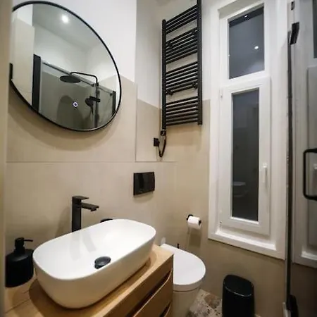 Marina's Shore Escape 8